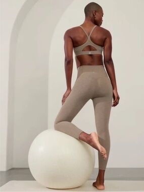 Athleta Ultra High Rise Elavtion 7/8 Leggings - Medium
